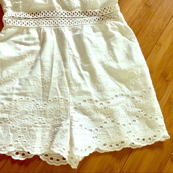 NWT✨ Eyelet One-Shoulder Romper - Picture 3 of 8